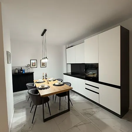 Luis Luxury ساراندا