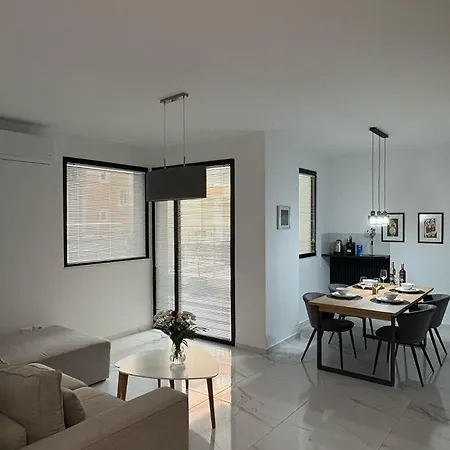 Luis Luxury Apartment Sarande